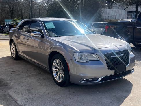 Used 2016 Chrysler 300 C image 8