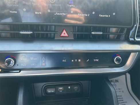 Used 2025 Kia Sportage EX image 25