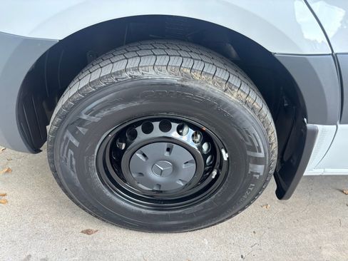 Used 2025 Mercedes-Benz Sprinter 2500 image 11