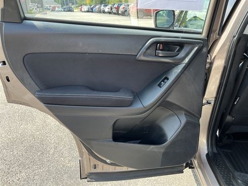 Used 2015 Subaru Forester 2.5i AWD/4WD image 25