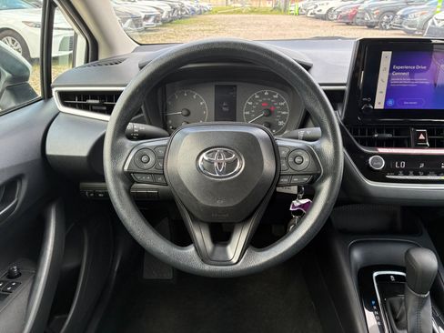 Used 2025 Toyota Corolla LE FWD image 27