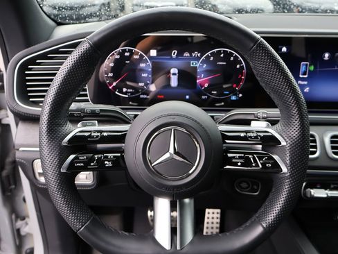 Used 2024 Mercedes-Benz GLS 580 4MATIC image 34