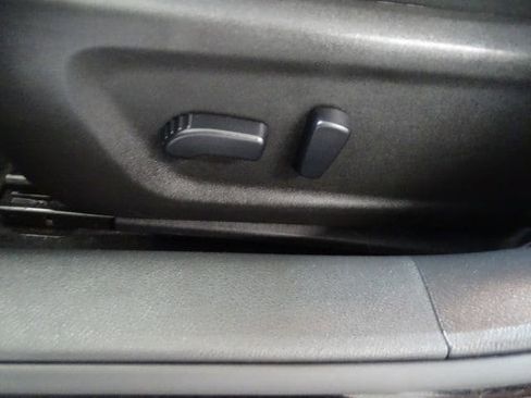 Used 2024 Nissan Altima 2.5 SV FWD image 3