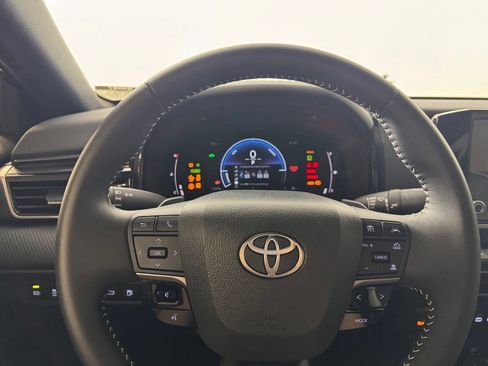 Used 2026 Toyota Camry Hybrid FWD image 15