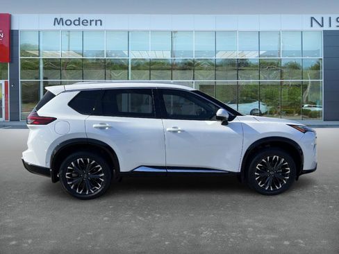 New 2026 Nissan Rogue Platinum image 4