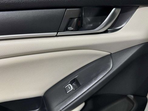 Used 2019 Honda Accord EX image 29