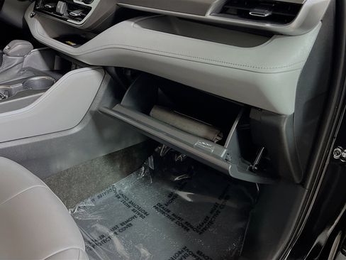 Used 2023 Toyota Highlander XLE image 35