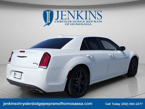 Used 2023 Chrysler 300 S w/ Comfort Group RWD image 5