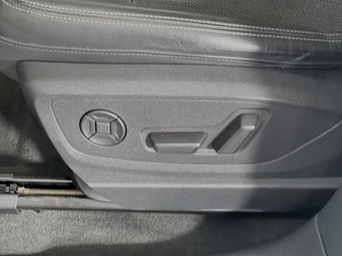 Used 2023 Audi e-tron Premium Plus w/ Premium Plus Package image 12