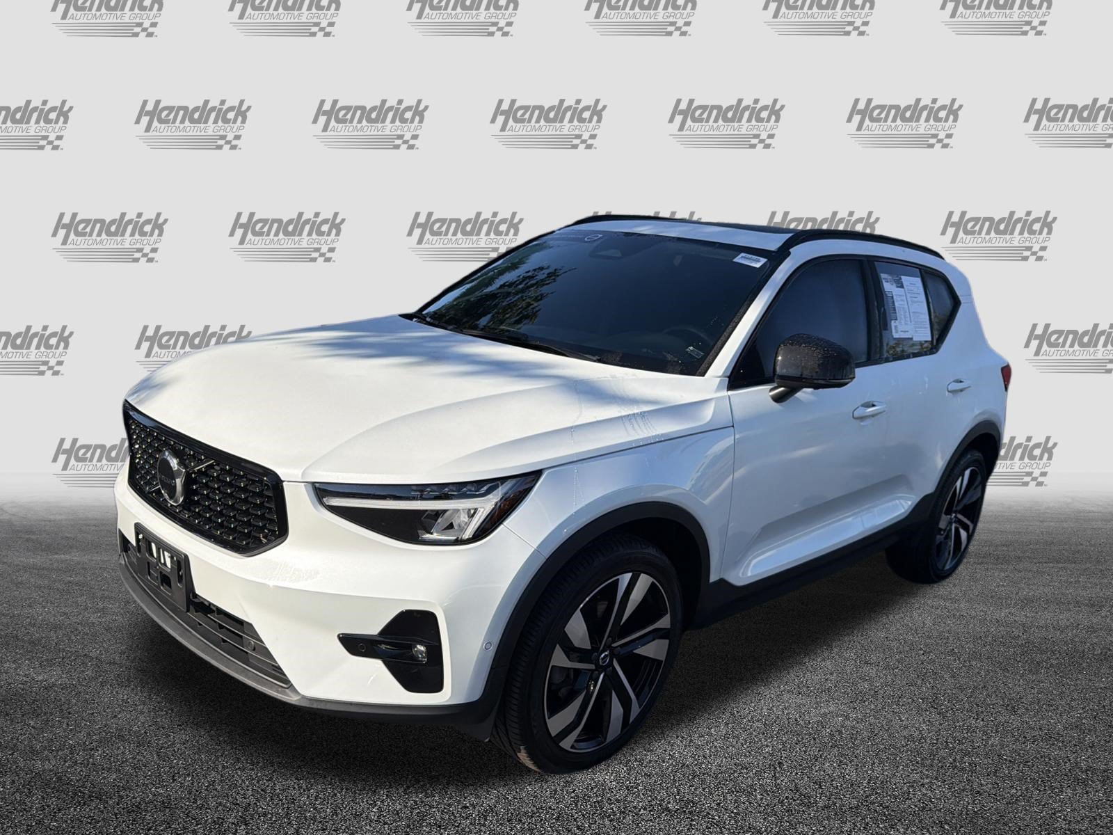 Used 2024 Volvo XC40 B5 Plus w/ Protection Package Premier AWD/4WD image 5