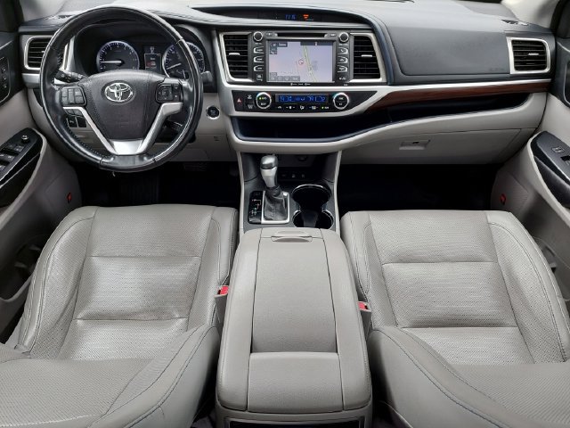 Used 2016 Toyota Highlander Limited AWD/4WD image 3