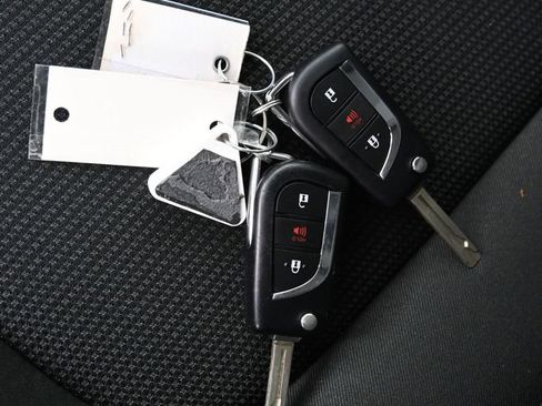 Used 2025 Toyota RAV4 LE AWD/4WD image 39