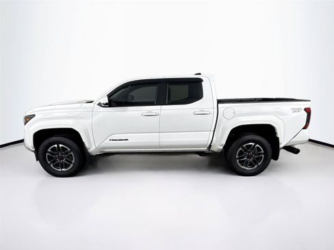 Used 2024 Toyota Tacoma TRD Sport AWD/4WD image 13