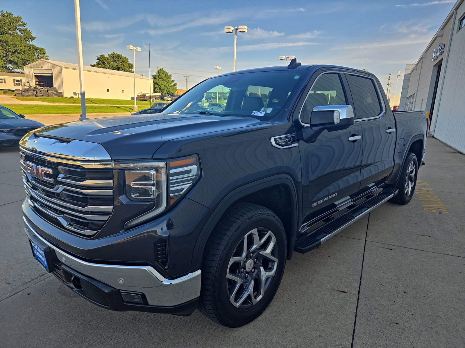 Used 2023 GMC Sierra 1500 SLT w/ SLT Premium Plus Package AWD/4WD image 6