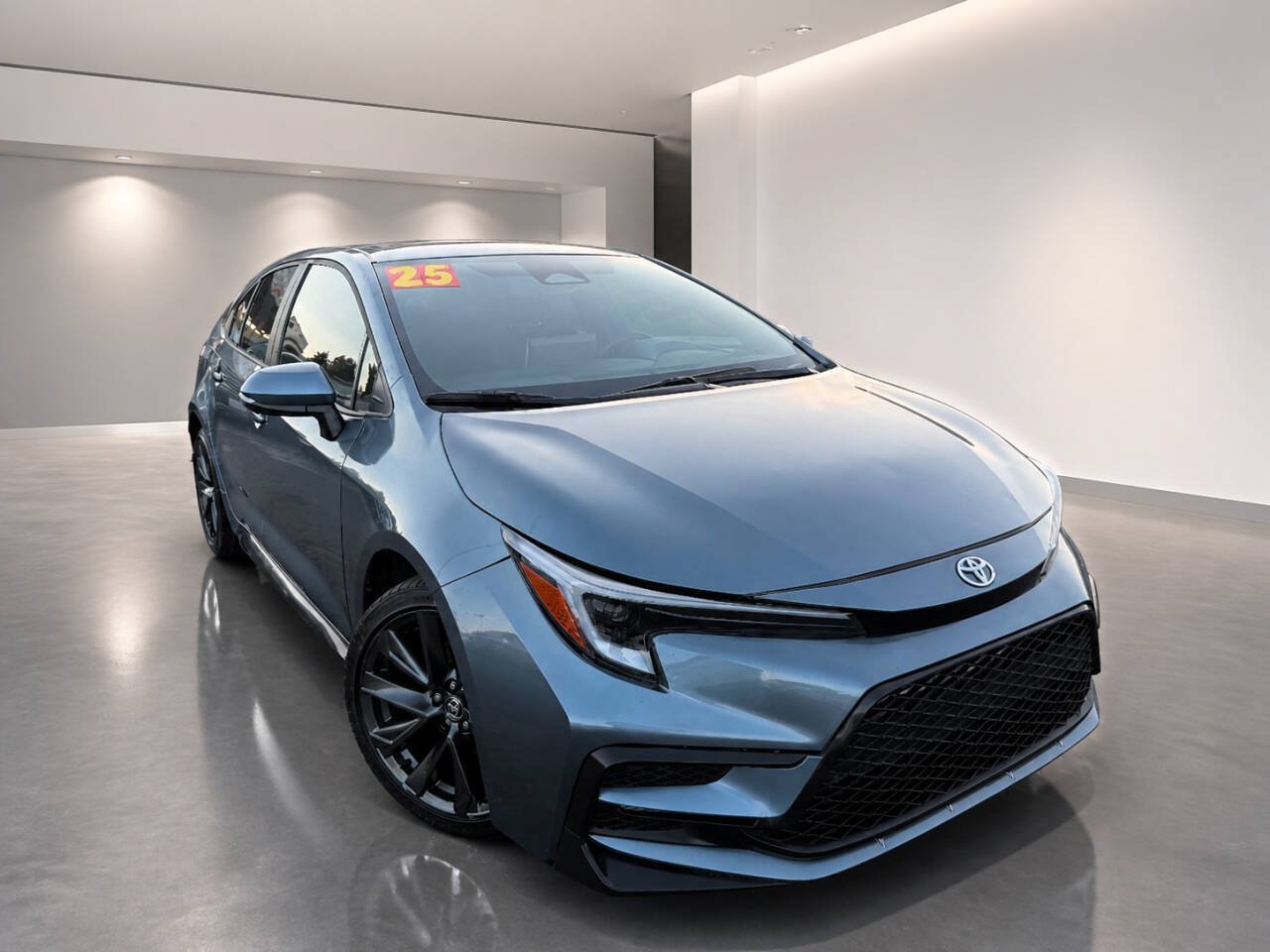 Used 2025 Toyota Corolla SE w/ SE Premium Package FWD image 1