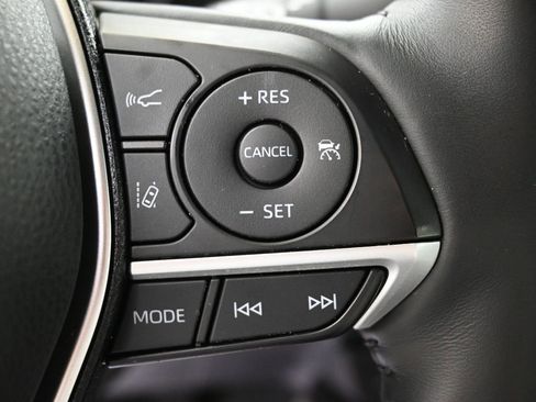 Used 2023 Toyota Camry XLE image 25