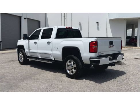 Certified 2019 GMC Sierra 2500 Denali w/ Duramax Plus Package AWD/4WD image 7