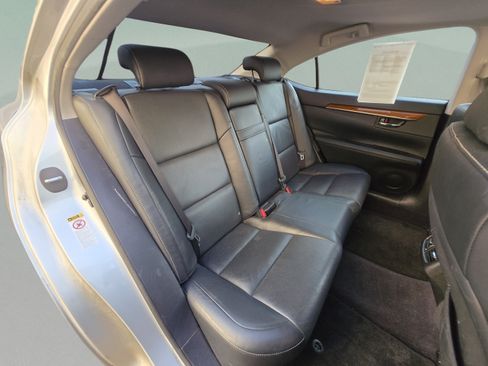 Used 2013 Lexus ES 300h w/ Luxury Pkg FWD image 25