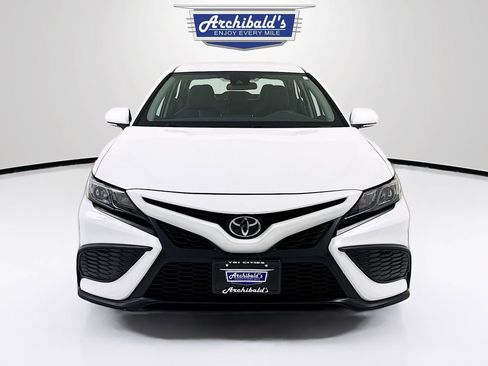 Used 2024 Toyota Camry SE FWD image 2