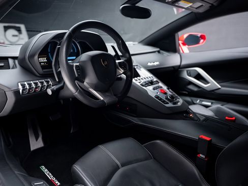 Used 2014 Lamborghini Aventador LP 700-4 image 2
