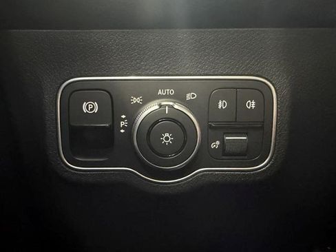 Used 2025 Mercedes-Benz GLB 250 image 22