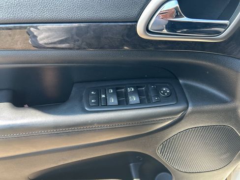 Used 2012 Jeep Grand Cherokee Laredo AWD/4WD image 8