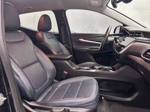 Used 2022 Chevrolet Bolt EUV LT w/ Convenience Package image 14