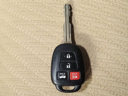 Used 2016 Toyota Camry LE FWD image 32
