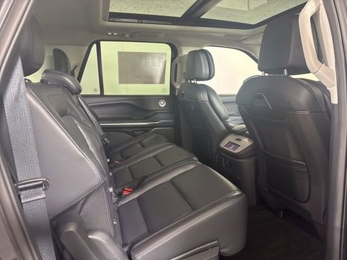Used 2025 Lincoln Navigator L Reserve AWD/4WD image 5