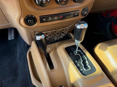 Used 2012 Jeep Wrangler Unlimited Sahara w/ Connectivity Group AWD/4WD image 16