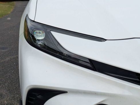 Used 2025 Toyota Camry SE FWD image 11