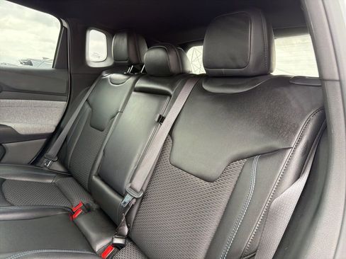 Used 2025 Jeep Compass Latitude image 14