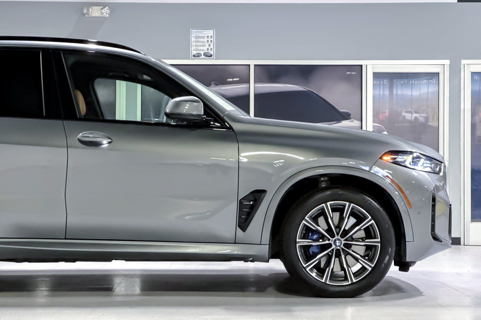 Used 2024 BMW X5 xDrive50e w/ Executive Package AWD/4WD image 35
