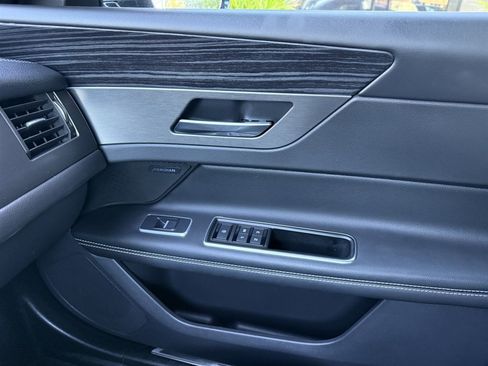 Used 2016 Jaguar XF S image 32