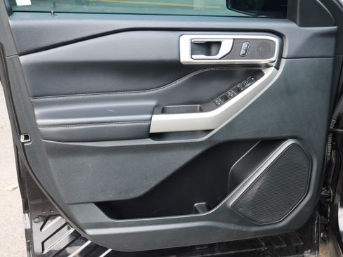 Used 2023 Ford Explorer XLT AWD/4WD image 24