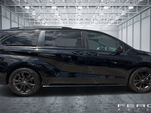 Used 2021 Toyota Sienna XSE w/ XSE Plus Package FWD image 6
