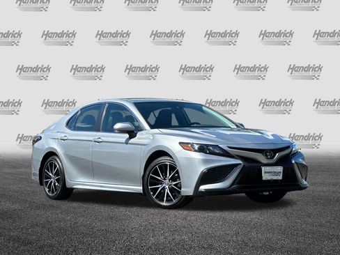 Used 2024 Toyota Camry SE image 2