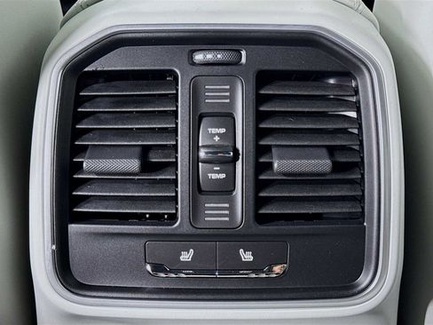 New 2026 Porsche Macan image 27