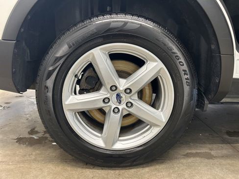 Used 2017 Ford Explorer XLT w/ Equipment Group 202A AWD/4WD image 28