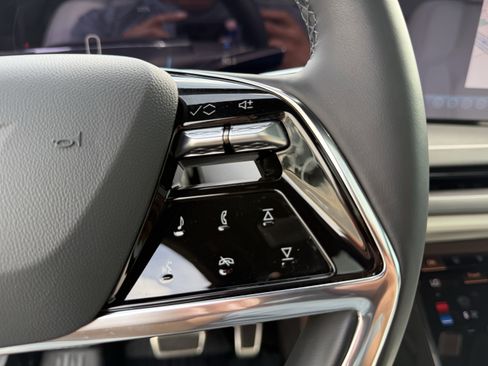 Used 2026 Cadillac Vistiq Luxury w/ LPO, Floor Liner Package image 22