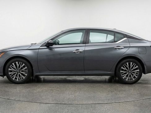 Used 2025 Nissan Altima 2.5 SV image 5