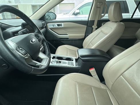Used 2021 Ford Explorer Limited w/ Equipment Group 301A image 3