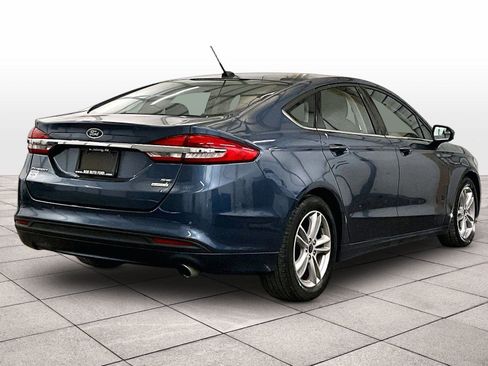 Used 2018 Ford Fusion SE w/ Fusion SE Technology Package FWD image 11