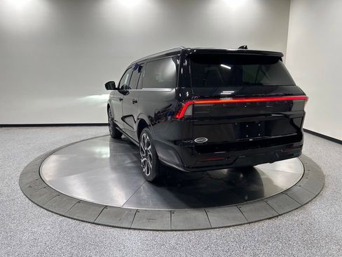 New 2026 Lincoln Navigator L Black Label AWD/4WD image 8