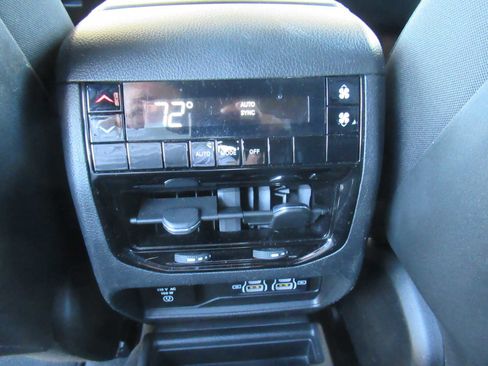Used 2023 Jeep Grand Cherokee L Laredo image 38