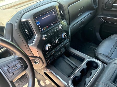 Used 2020 GMC Sierra 2500 Denali w/ Denali Ultimate Package AWD/4WD image 17