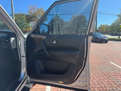 Used 2019 Nissan Armada SL w/ Premium Package image 9