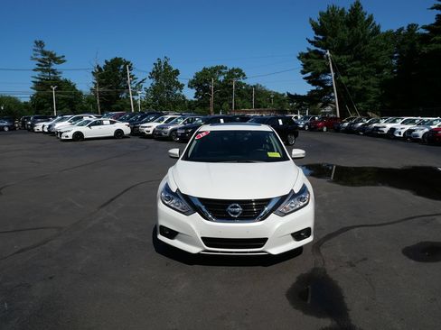 Used 2018 Nissan Altima 2.5 SV w/ 2.5 SV Technology Package FWD image 3