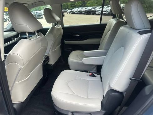 Used 2024 Toyota Grand Highlander AWD image 18
