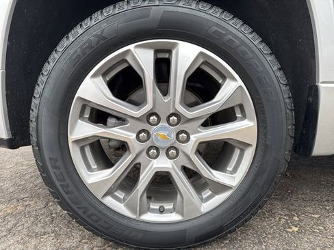 Used 2021 Chevrolet Traverse Premier AWD/4WD image 16